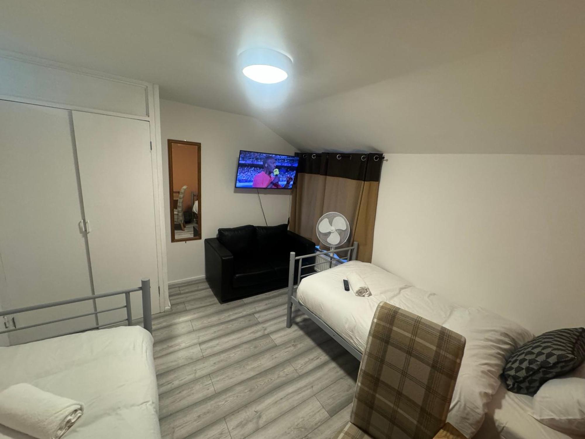 Tottenham Velvet Suites Лондон Экстерьер фото